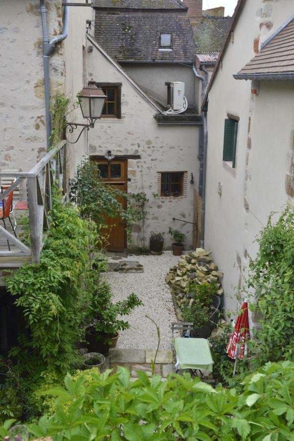 Saint Sauveur Bed & Breakfast Herisson Exterior photo